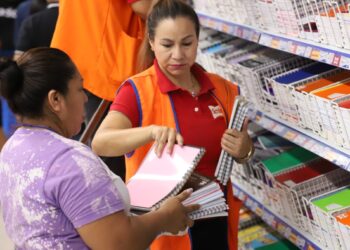 Los útiles escolares están entre los productos más demandados para el regreso a clases.
