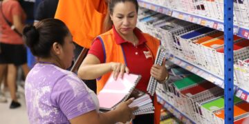 Los útiles escolares están entre los productos más demandados para el regreso a clases.