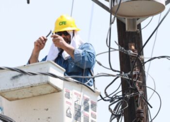 Reunión en LABNL Monterrey para discutir crisis eléctrica.