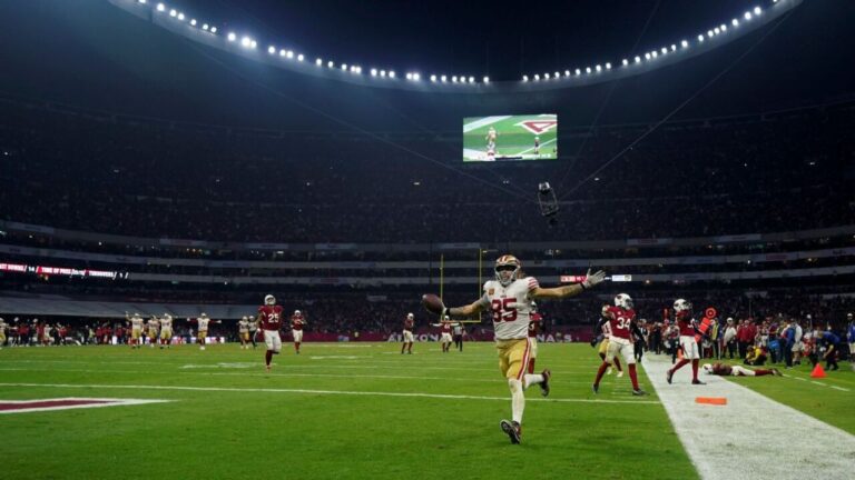 Juego NFL entre San Francisco 49ers y Minnesota Vikings en el Estadio Banorte