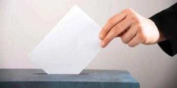 Reunión de líderes de partidos políticos en un contexto electoral