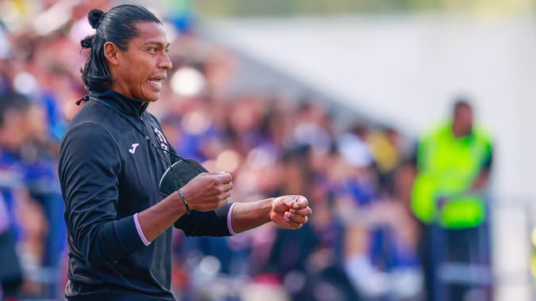Cruz Azul nombra a Joel Huiqui como director técnico interino