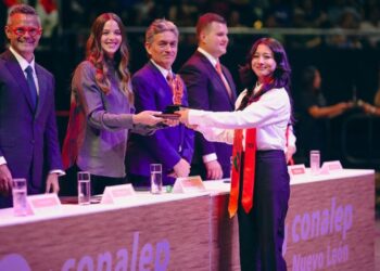 Ceremonia de graduación de la Generación 2023-2026 en la Arena Monterrey con Mariana Rodríguez