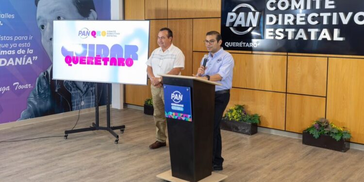 Martín Arango, presidente del PAN en Querétaro, durante la invitación a firmar un compromiso contra narcocandidaturas.