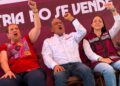 Andrés Mijes en evento político en García, Nuevo León.