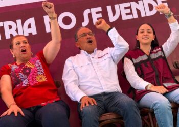 Andrés Mijes en evento político en García, Nuevo León.