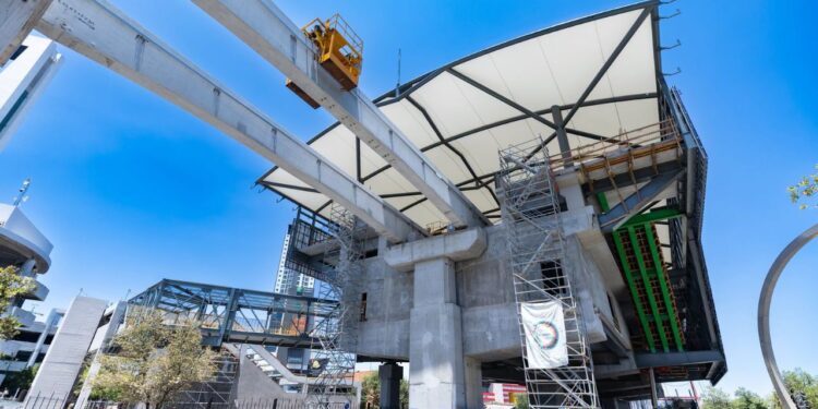 Obras de las Líneas 4 y 6 del Metro de Monterrey en construcción.