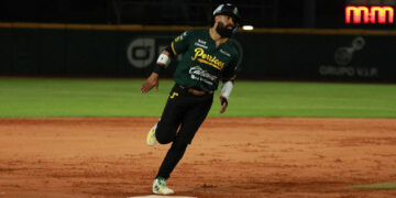 Pericos de Puebla celebrando tras ganar el Juego 1 contra Olmecas de Tabasco