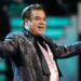 Juan Gabriel durante una actuación en el escenario.