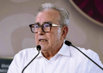 Jorge Álvarez Máynez durante una conferencia de prensa.