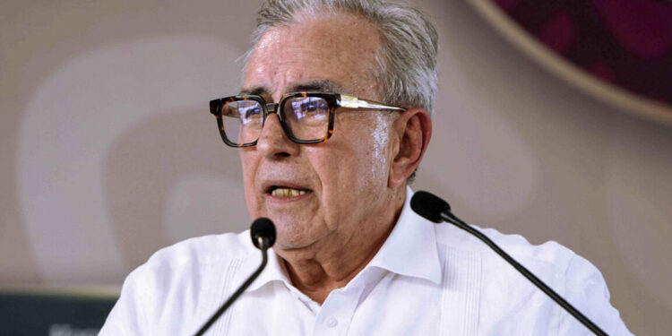 Jorge Álvarez Máynez durante una conferencia de prensa.