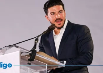 Samuel García durante conferencia de prensa