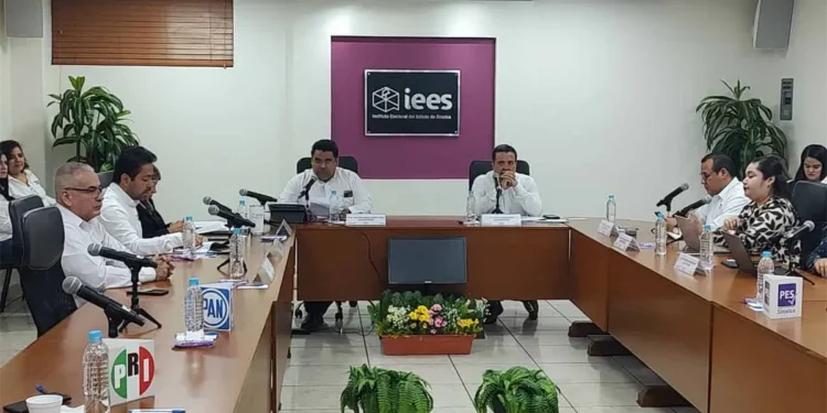 Reunión del Consejo General del IEES sobre financiamiento público para partidos políticos.