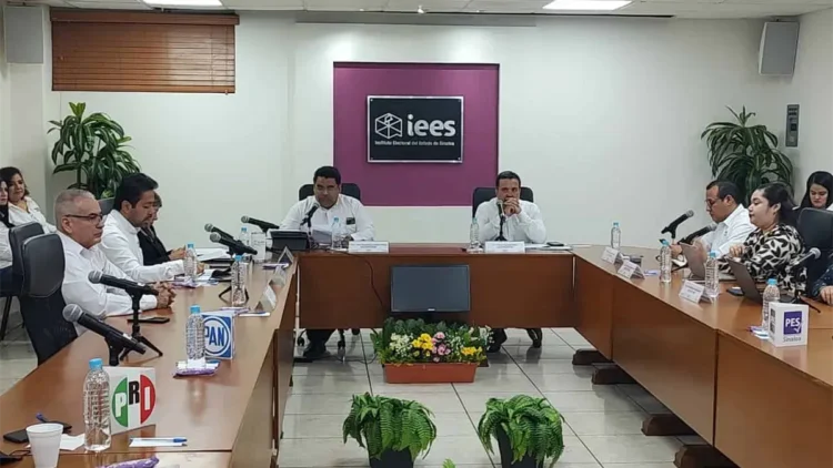 Reunión del Consejo General del IEES sobre financiamiento público para partidos políticos.