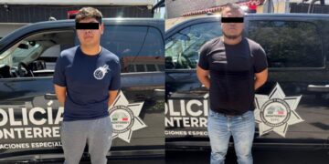 Detienen a dos hombres en Monterrey por amenazas con arma