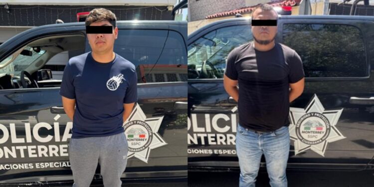 Detienen a dos hombres por amenaza con arma en Monterrey
