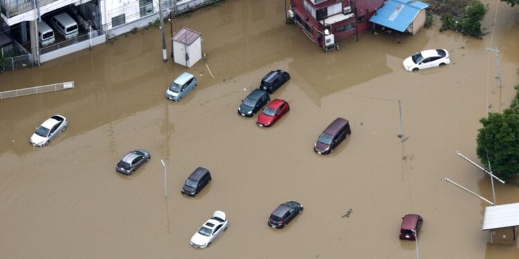Inundaciones en Japón dejan cinco muertos y caos