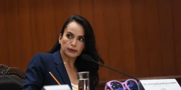 Irma Moreno Ovalles durante una conferencia de prensa en Culiacán, Sinaloa.