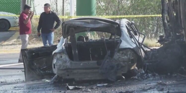Accidente vial en Monterrey con un camión revolvedora