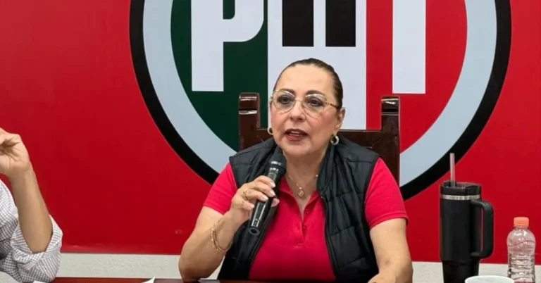 Cora Amalia Castilla Madrid durante un evento del PRI en Quintana Roo.