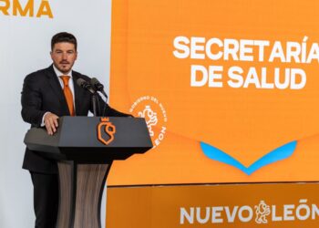 Samuel García en conferencia sobre salud en Nuevo León