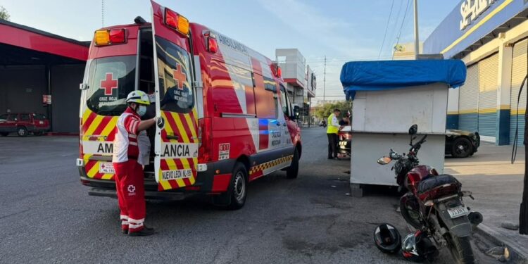 ACCIDENTE EN MONTERREY DEJA LESIONADOS A PADRE E HIJA