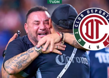 Antonio Mohamed celebrando victoria con Toluca