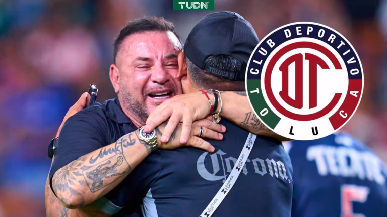Antonio Mohamed celebrando victoria con Toluca