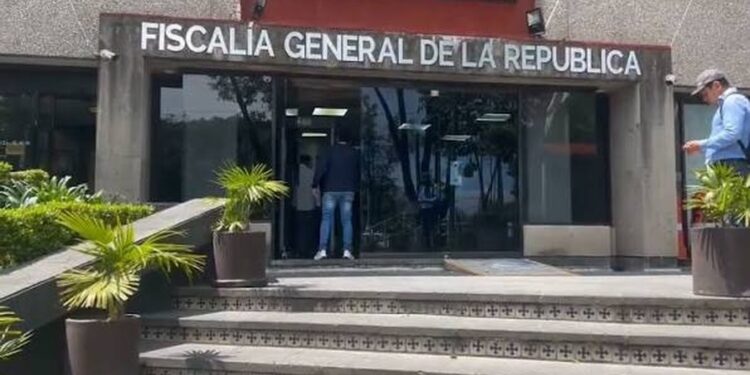 QUIROZ PIDE QUE FGR REVISE CELULAR DE CARLOS MANZO