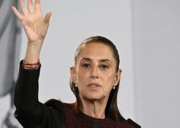 SHEINBAUM REPRIME A FUNCIONARIOS DE PEMEX POR CAÍDA EN PRODUCCIÓN
