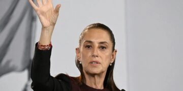 SHEINBAUM REPRIME A FUNCIONARIOS DE PEMEX POR CAÍDA EN PRODUCCIÓN
