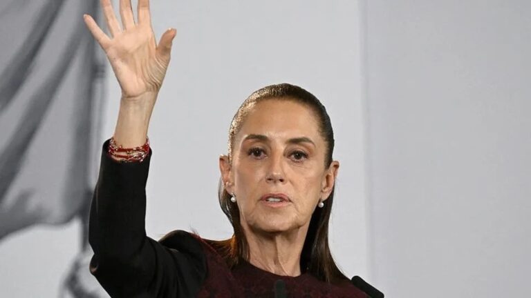 SHEINBAUM REPRIME A FUNCIONARIOS DE PEMEX POR CAÍDA EN PRODUCCIÓN