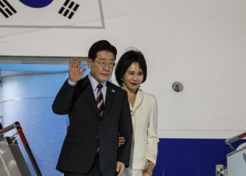 LEE JAE-MYUNG INICIA VISITA DE ESTADO A MÉXICO CON OFRENDA EN CHAPULTEPEC
