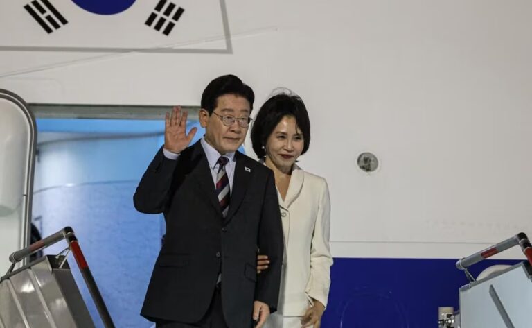 LEE JAE-MYUNG INICIA VISITA DE ESTADO A MÉXICO CON OFRENDA EN CHAPULTEPEC