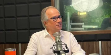 Sergio Pío Esquer Peiro durante una conferencia de prensa