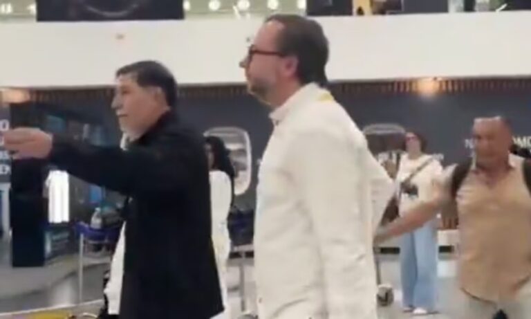 INCREPAN A NOROÑA EN EL AICM; RESPONDE TRAS REGRESAR DE NAYARIT