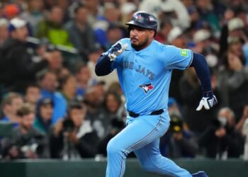 Anthony Santander durante un partido de los Blue Jays
