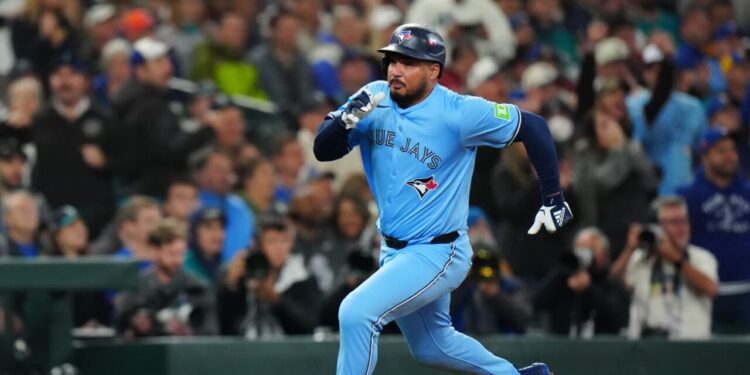 Anthony Santander durante un partido de los Blue Jays