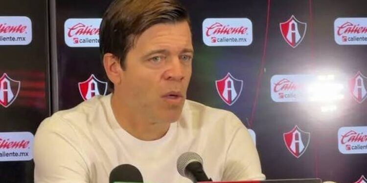 SOLARI CUESTIONA EXPULSIÓN DE CARRASQUILLA Y ADMITE FALTA DE GOL EN PUMAS