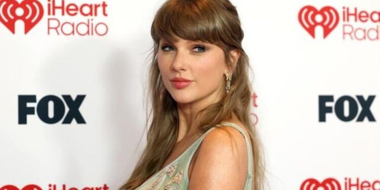 TAYLOR SWIFT DIRIGE ‘PATIENT ZERO’ CON ‘EL CHIVO’ LUBEZKI EN LA FOTOGRAFÍA