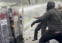Marcha por el agua en Guadalajara llega a Casa Jalisco; hay enfrentamientos y 39 detenidos