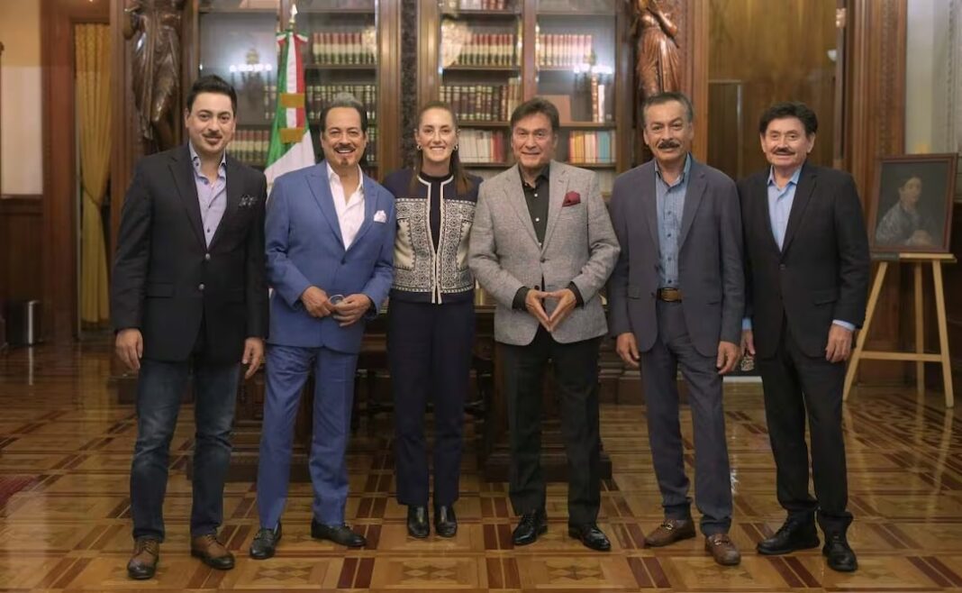 Sheinbaum respalda a Los Tigres del Norte y a mexicanos en EU tras la polémica por Tiny Desk