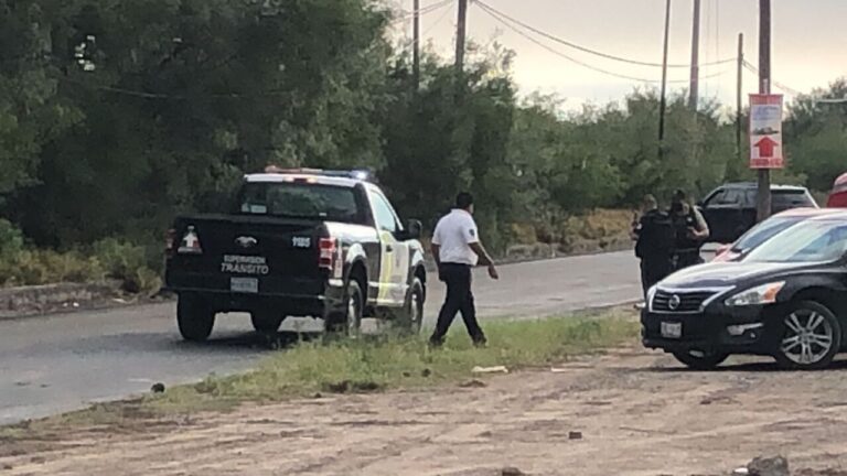 Hallan sin vida a un hombre junto a la carretera a Zuazua en Apodaca; un perro permaneció a su lado
