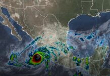 Huracán Simón, categoría 4, se mantiene frente a la costa centro‑occidente; prevén lluvias torrenciales en Jalisco y Colima